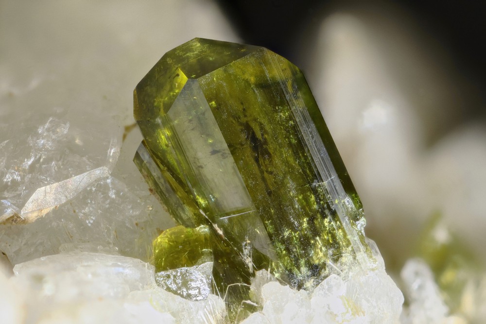 Epidote Lourdes FOV 7 mm 007.jpg