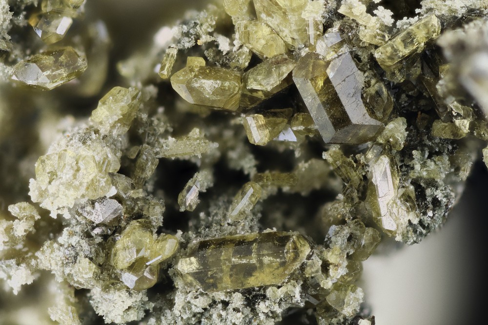Vésuvianite Dets Coubous FOV 15 mm 014.jpg