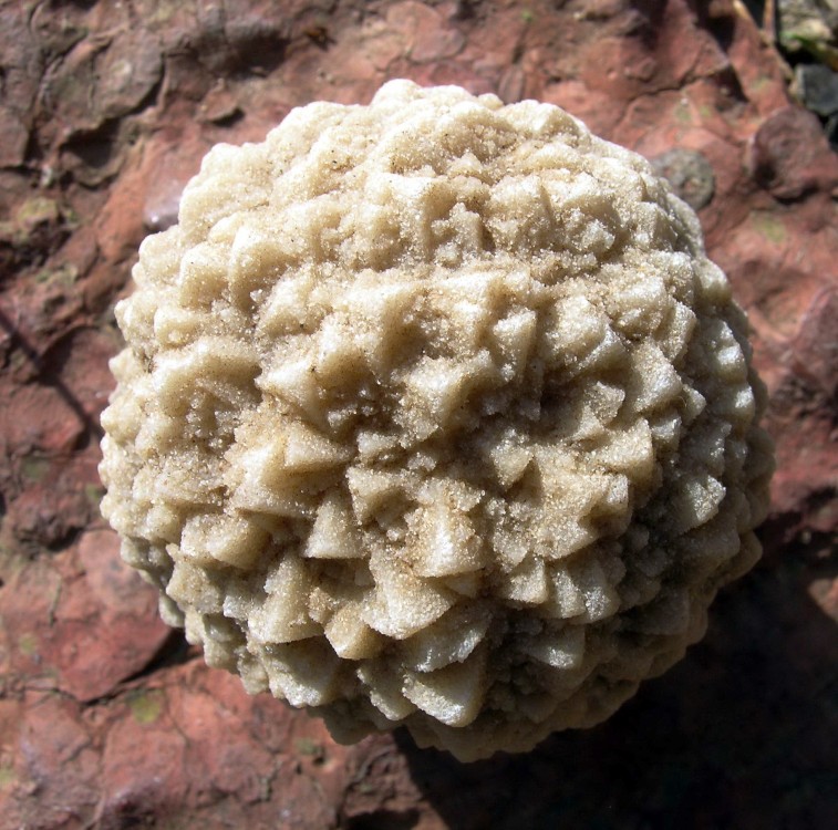 boulecalciteFontainebleau.thumb.jpg.06ffaabf332f45772432838f610be8a3.jpg