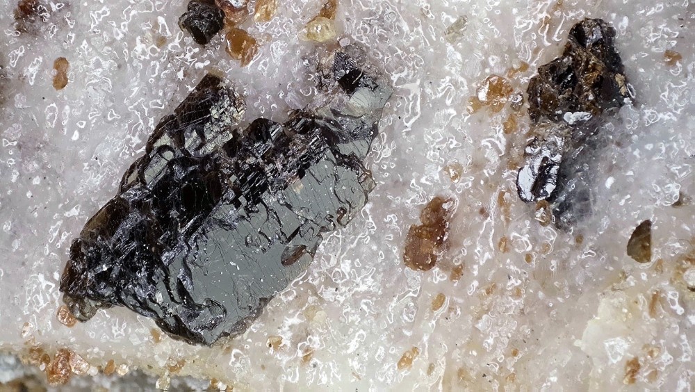 enstatite1.thumb.jpg.c7c0b198c98a91db303a71bc16492cc4.jpg