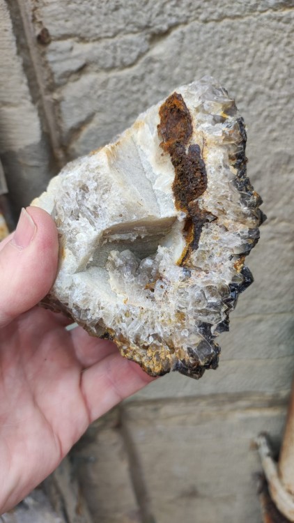 revers du quartz morion avec empreintes calcites.jpeg