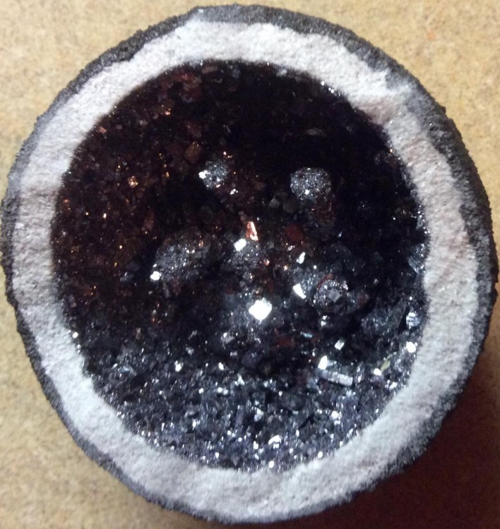 Est-ce une géode de cobalt? - Demandes d' identification de minéraux ...