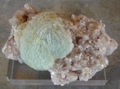 Préhnite sur quartz