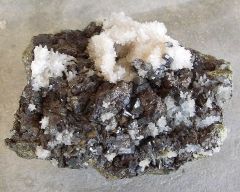 Bournonite,Sphalérite, Arsénopyrite, Quartz et Pyrite