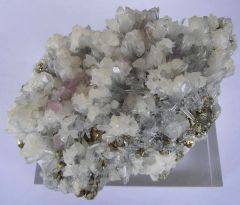 Fluorine rose, Quartz,Calcite et Pyrite