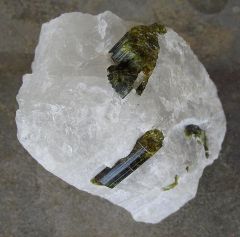 Tourmaline sur Quartz