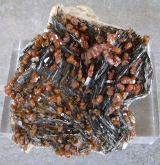 Vanadinite sur baryte