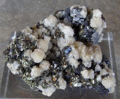 Bournonite, Pyrite, Dolomite, Quartz et Tétraédrite