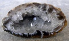 Calcédoine (var Agate) et Quartz