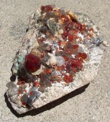 Grenat Spessartine, Muscovite et quartz