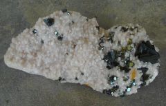 Tétraédrite, Manganocalcite,Pyrite sur Rhodochrosite