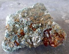 Grenat Hessonite et Clinochlore