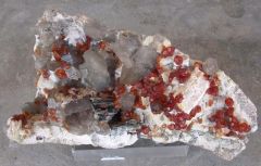 Grenat spessartine, Quartz fumé et Muscovite sur Microline