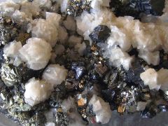 Bournonite, Pyrite, Dolomite, Quartz et Tétraédrite