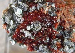 Grenat Hessonite et Clinochlore