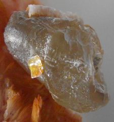 Cérusite et Wulfénite sur Baryte