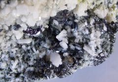 Hématite et Albite