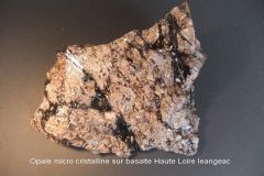 007 Opale micro cristalline Sur balsalt Haute Loire Mont Coupet