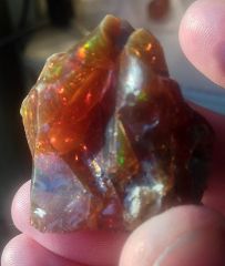 Nodule d'opale éthiopienne poli.
