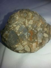 Drôle de roche trouvé dans une zone de sable.