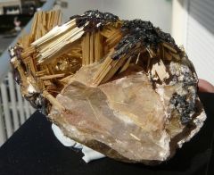 Rutile, Ilménite (Var. Hématite) et quartz, Ibitiara, Bahia, Brésil.